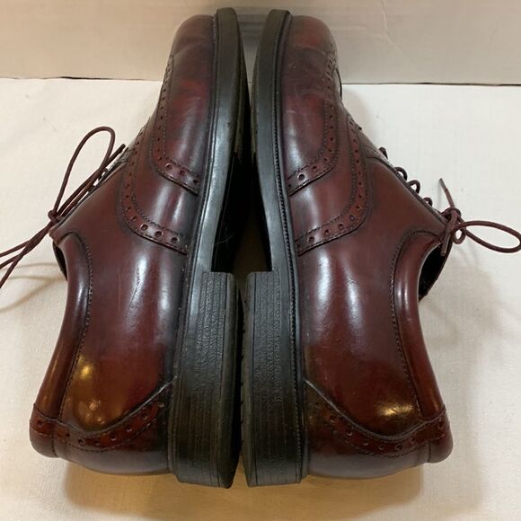 Men’s Rockport shoes size 10.5W leather upper. Lace up brown